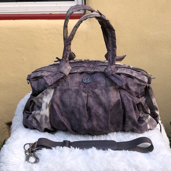 lululemon athletica Handbags - Lululemon watercolor duffle bag . 💓